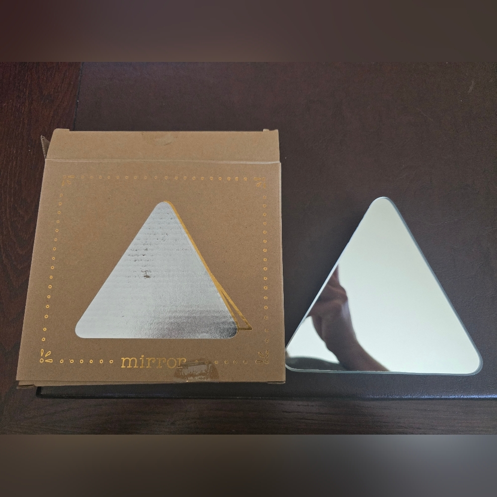 Triangular Mirror Frever 21 Decor